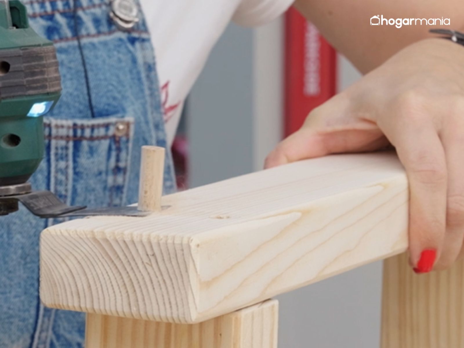 El sobrante del tubillón se elimina para dejar la superficie completamente lisa.