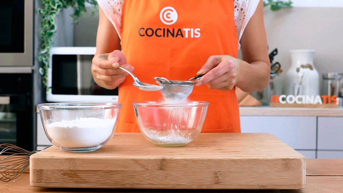 Receta de glaseado para decorar galletas de Navidad  paso 1