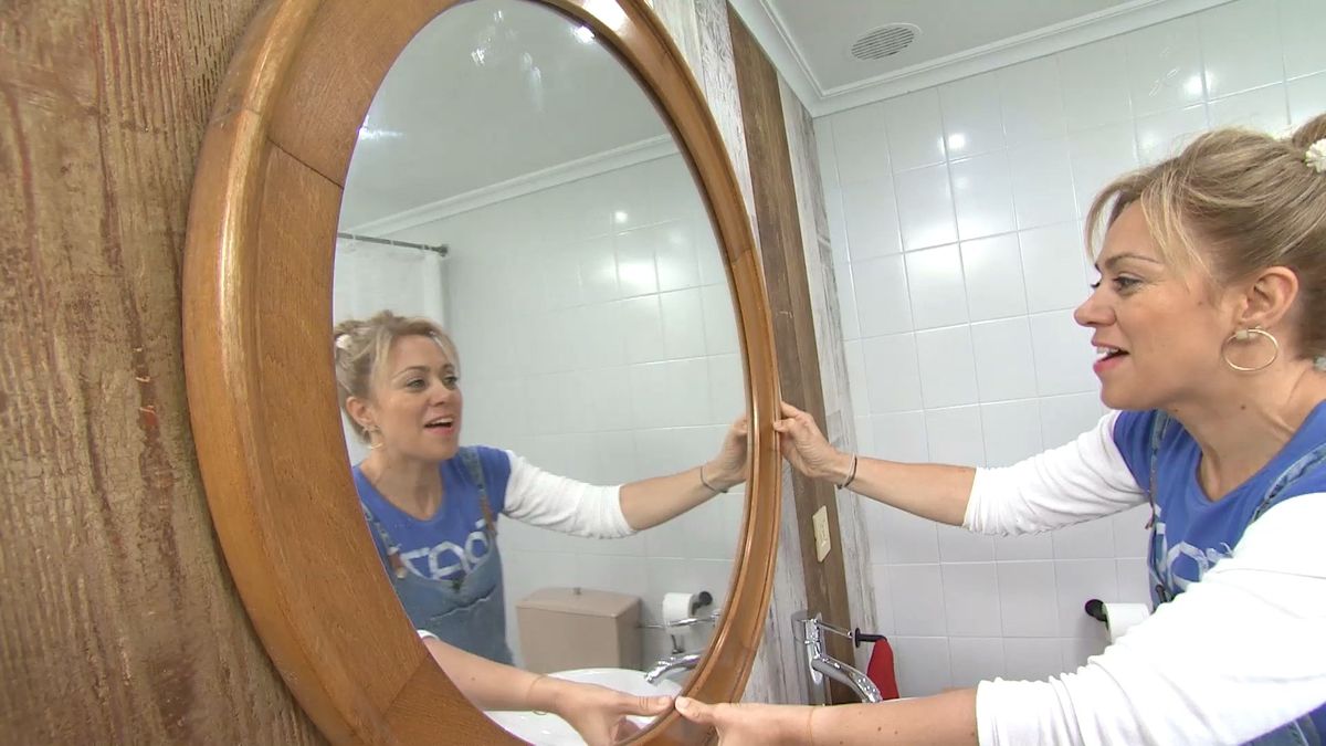 Deco741 Decorar baño sin obra en blanco y madera paso 6