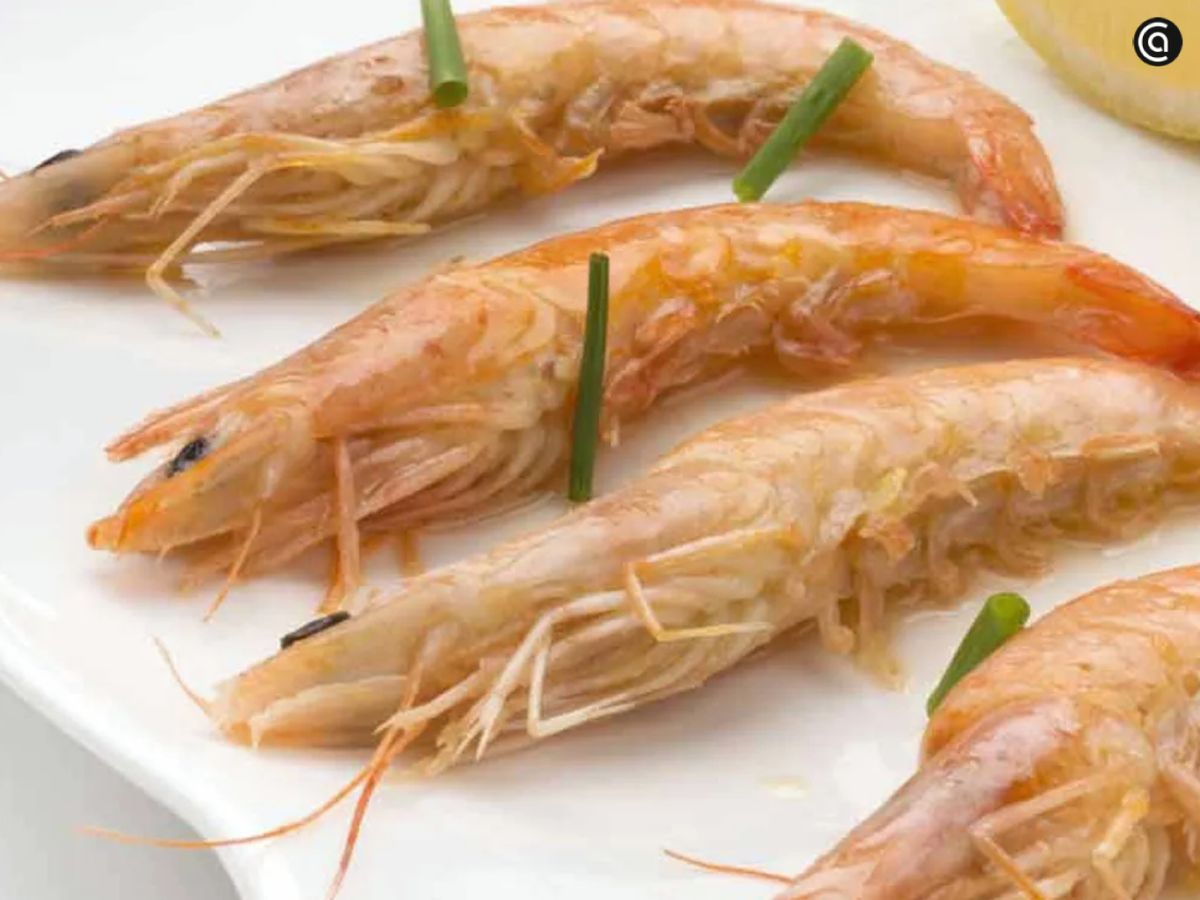 Los langostinos al whisky son un aperitivo rápido, festivo y ligero que nunca falla en Navidad.