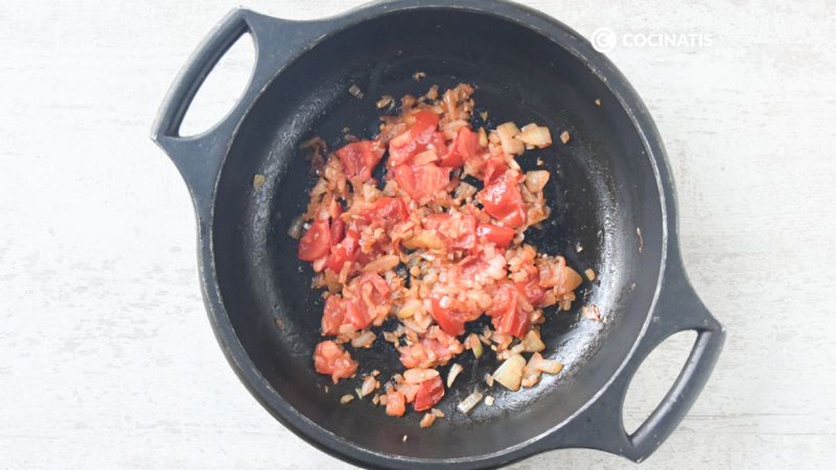 Sofrito para garbanzos con calamares