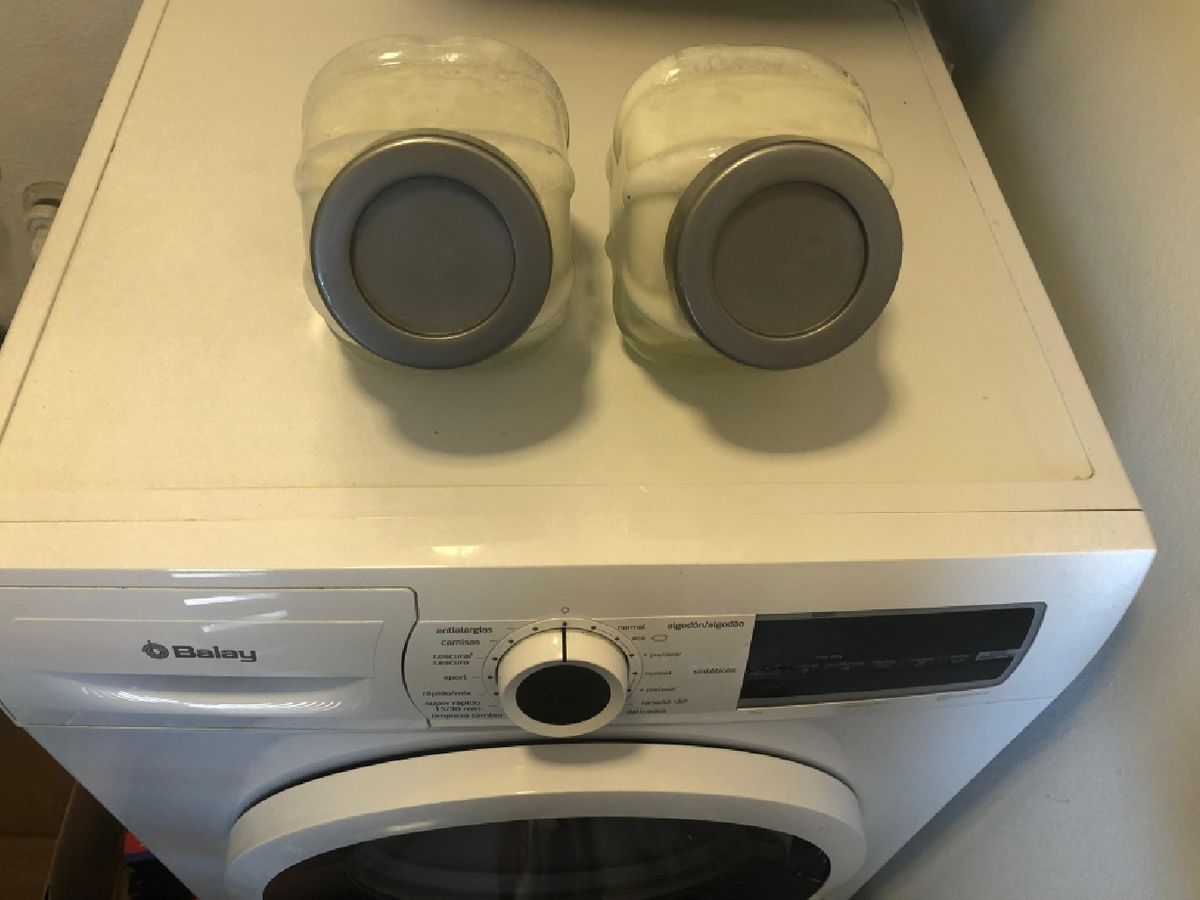 El jabón ecológico es perfecto para lavar la ropa, ya sea blanca o de color