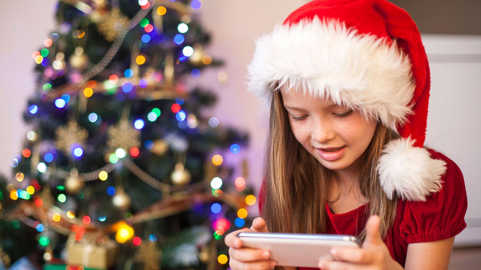 nina primer movil navidad