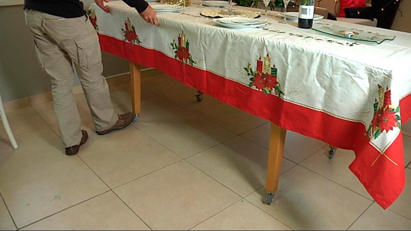 Colocar ruedas en patas de mesa paso 8 Colocar ruedas en patas de mesa paso 8