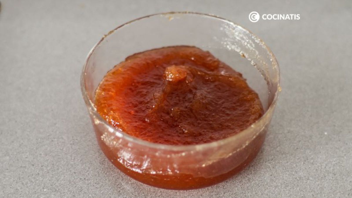 Cocinar el dulce de manzana hasta que oscurezcan