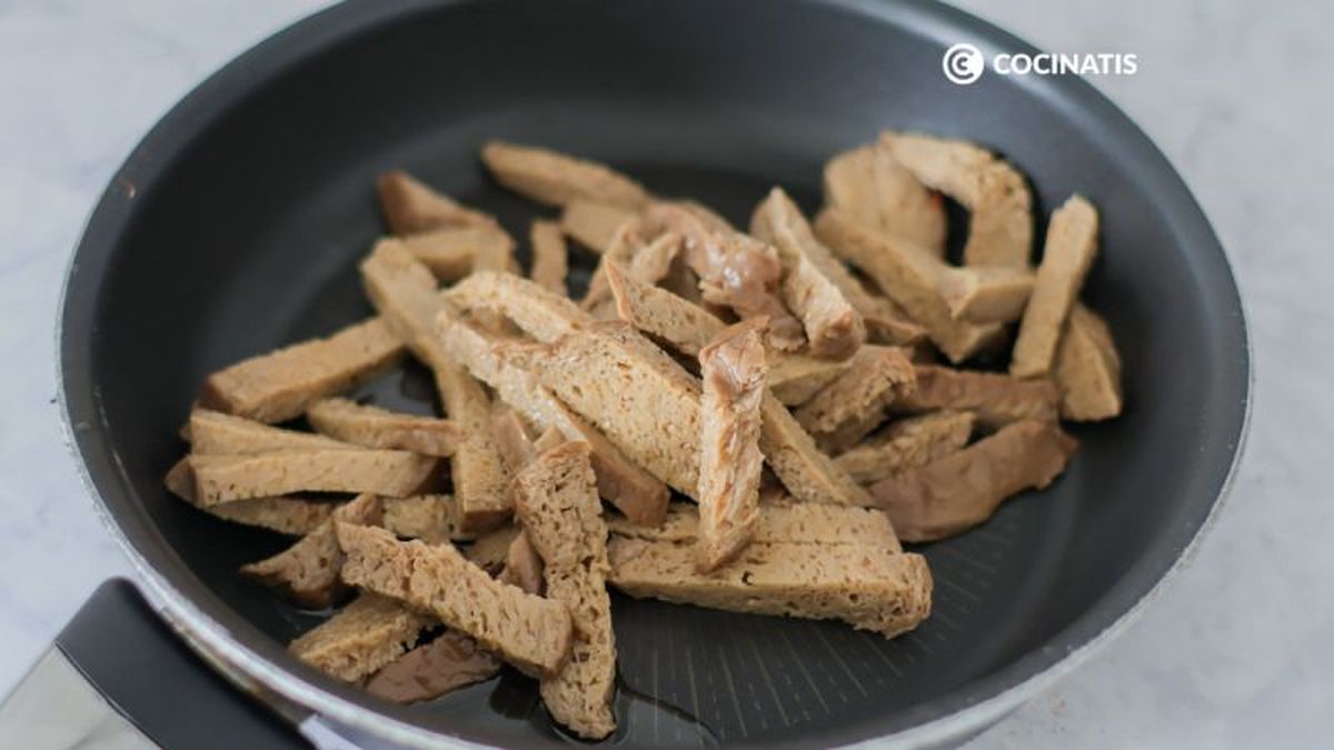 Doramos el seitán en bastones