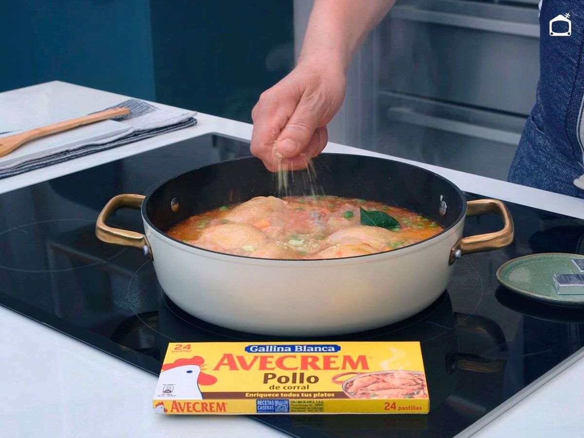 Incorpora el Avecream pollo para potenciar el sabor de la salsa jardinera