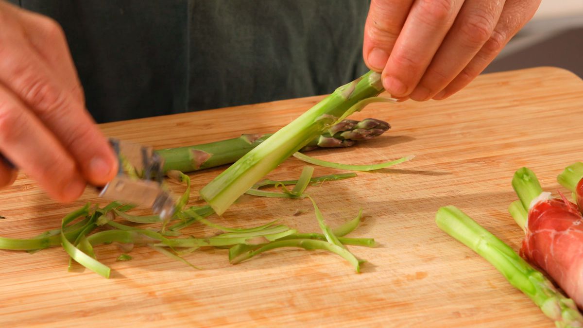 Espárragos trigueros con jamón   Paso 1