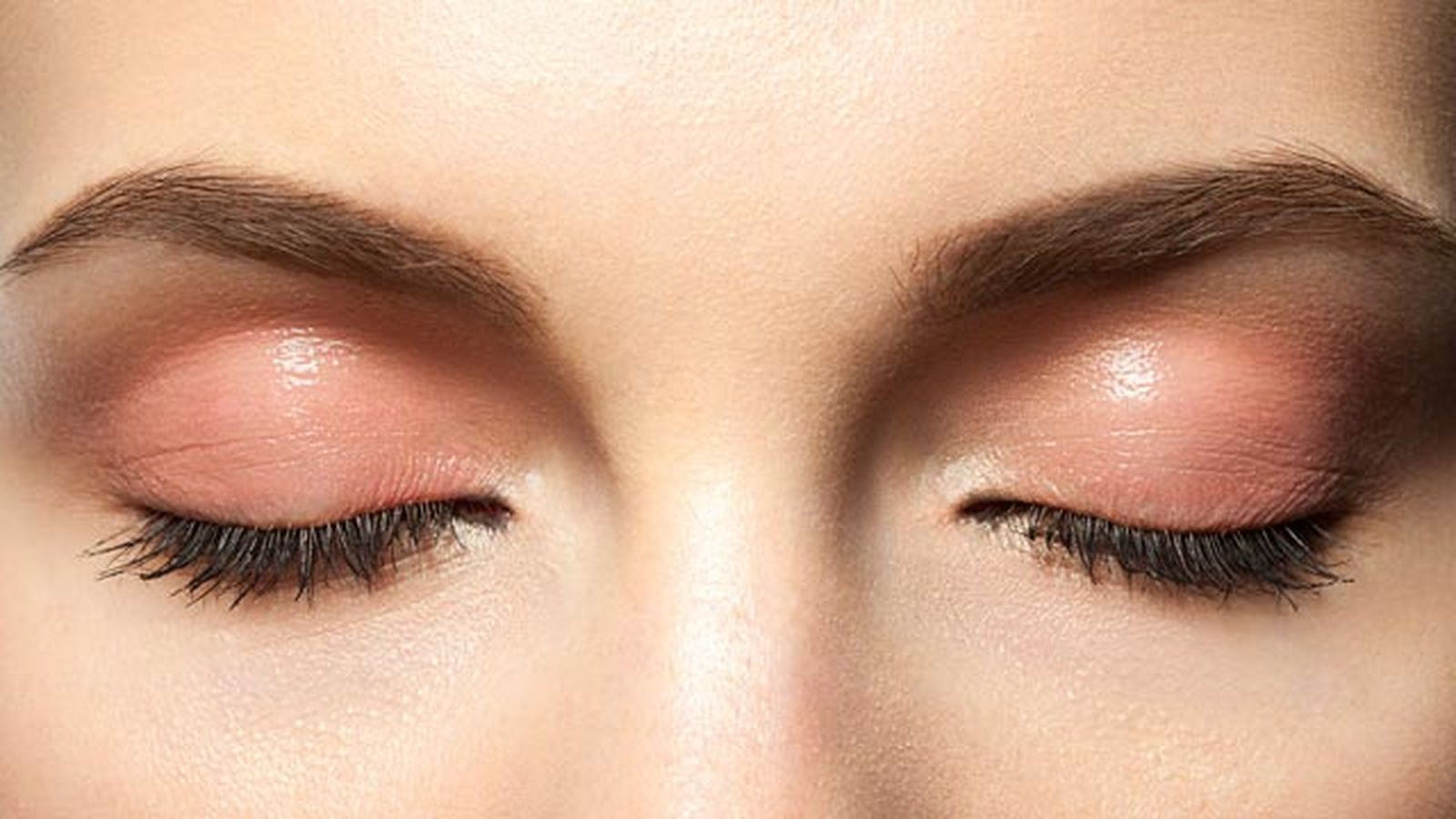 como aplicar sombras de ojos paso paso primer