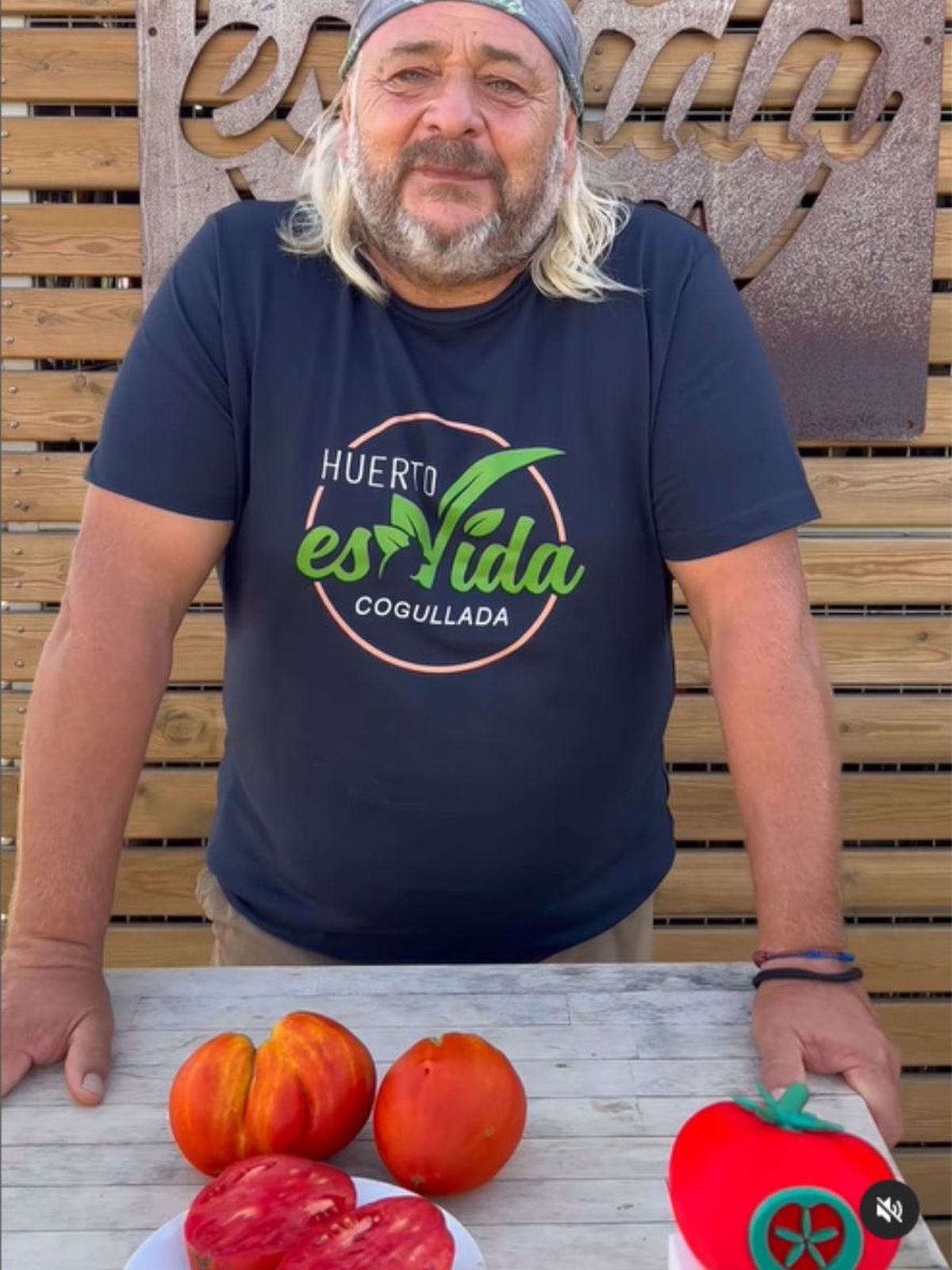 equipo huerto es vida video agradecimiento por el premioa mejortomate antiguo