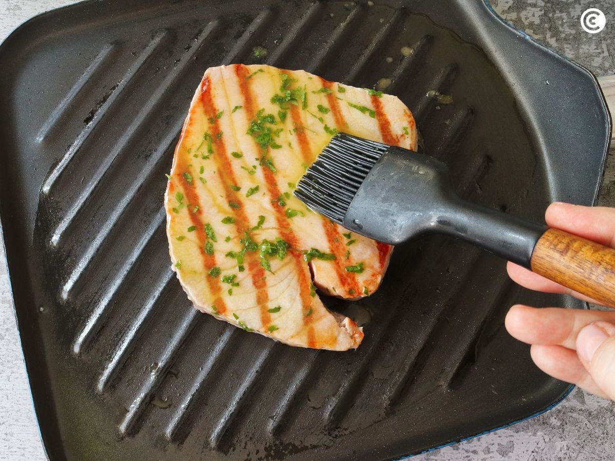 Aliñar el bonito a la plancha