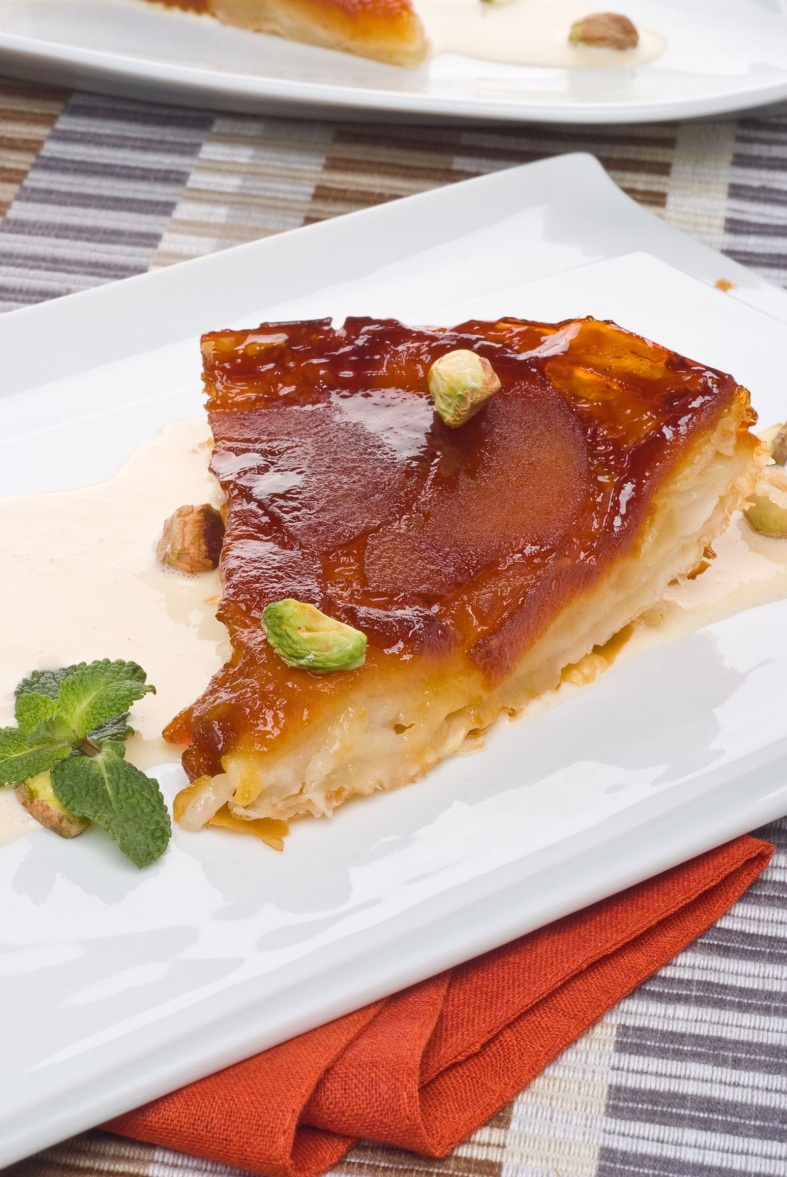 Tarta tatin de manzana con natillas de cardamomo Tarta tatin de manzana con natillas de cardamomo