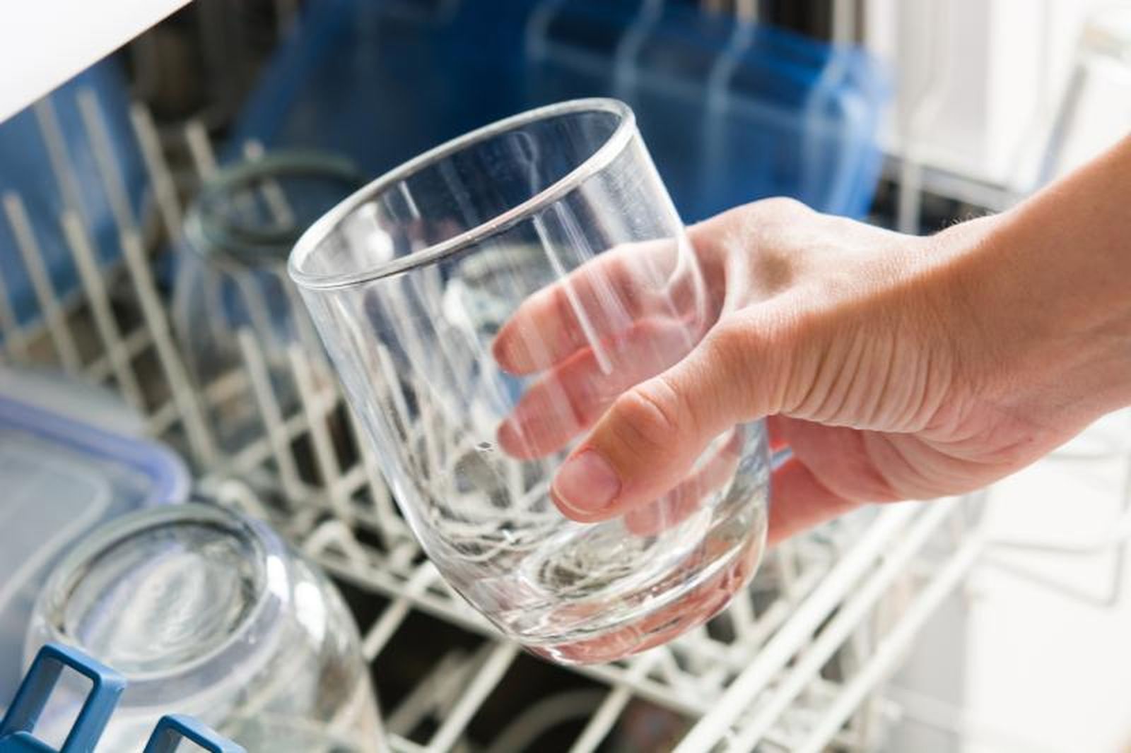 Vaso de cristal opaco por uso del lavavajillas Vaso de cristal opaco por uso del lavavajillas