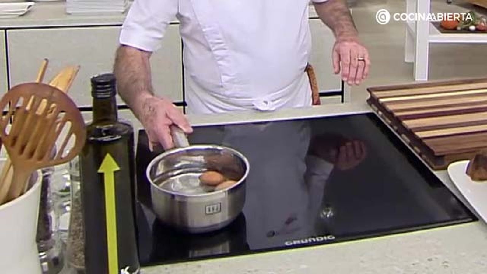 KARL6871 sopa de ajo con jamon crujiente paso 1 KARL6871 sopa de ajo con jamon crujiente paso 1