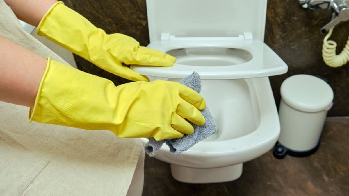 por que se pone amarilla tapa inodoro y soluciones