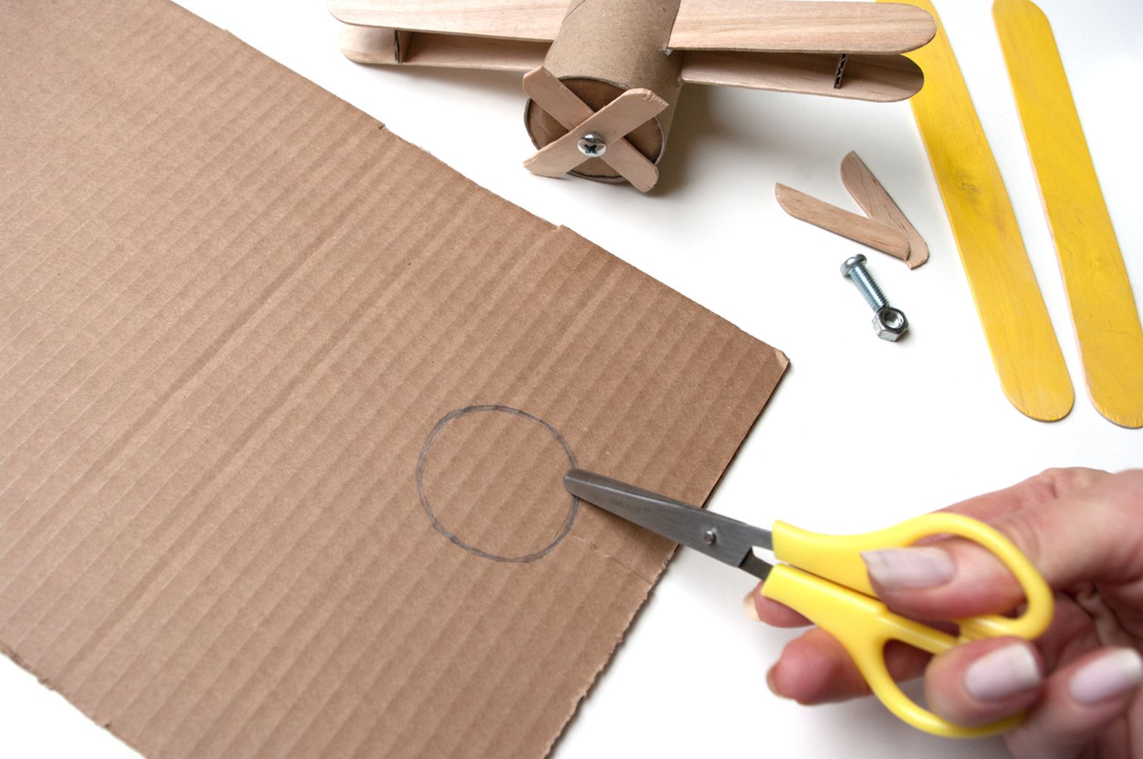 como hacer avion carton papel higienico y palos de polo paso 2 como hacer avion carton papel higienico y palos de polo paso 2
