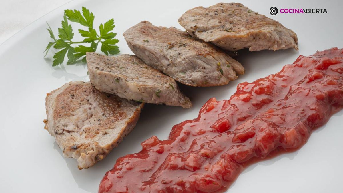 Solomillo de cerdo con chutney de fresas