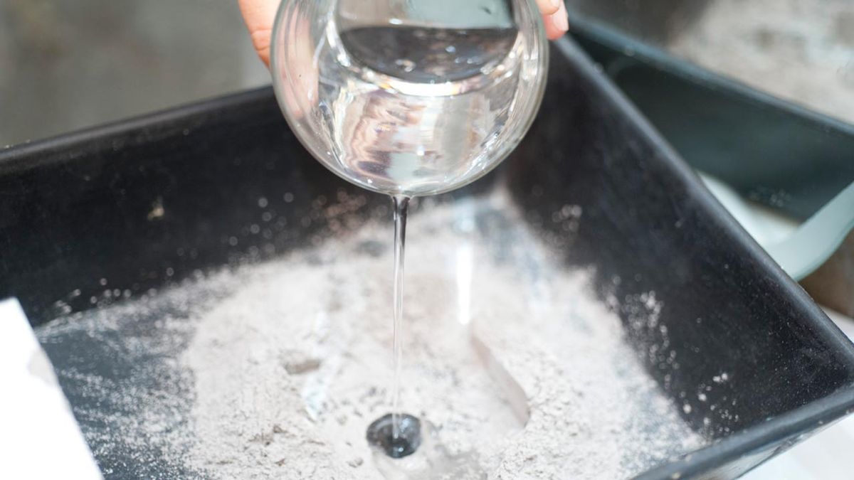 Mezclar mortero con agua