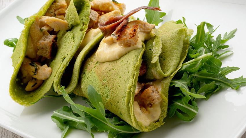 Crepes de espinacas con pollo César, receta de Joseba Arguiñano