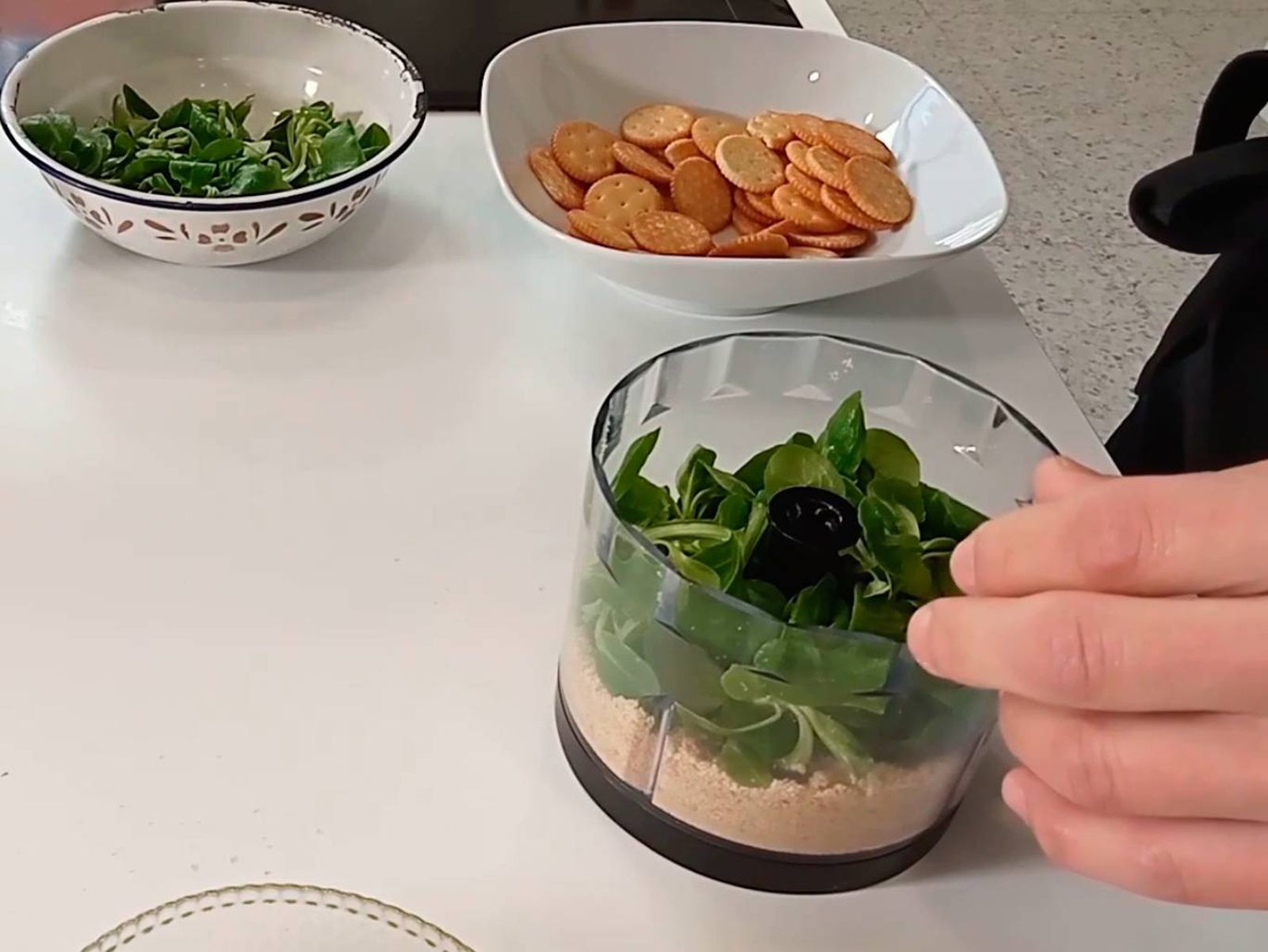 Elaboración de la receta de aros de salmón y gambas - paso 2 Elaboración de la receta de aros de salmón y gambas - paso 2