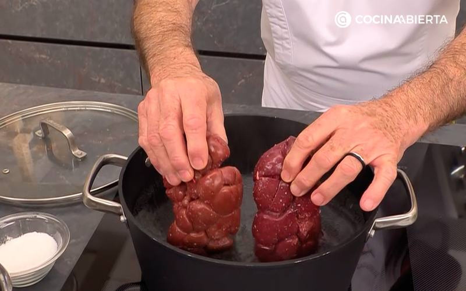 Deja que los riñones hiervan durante 2 minutos