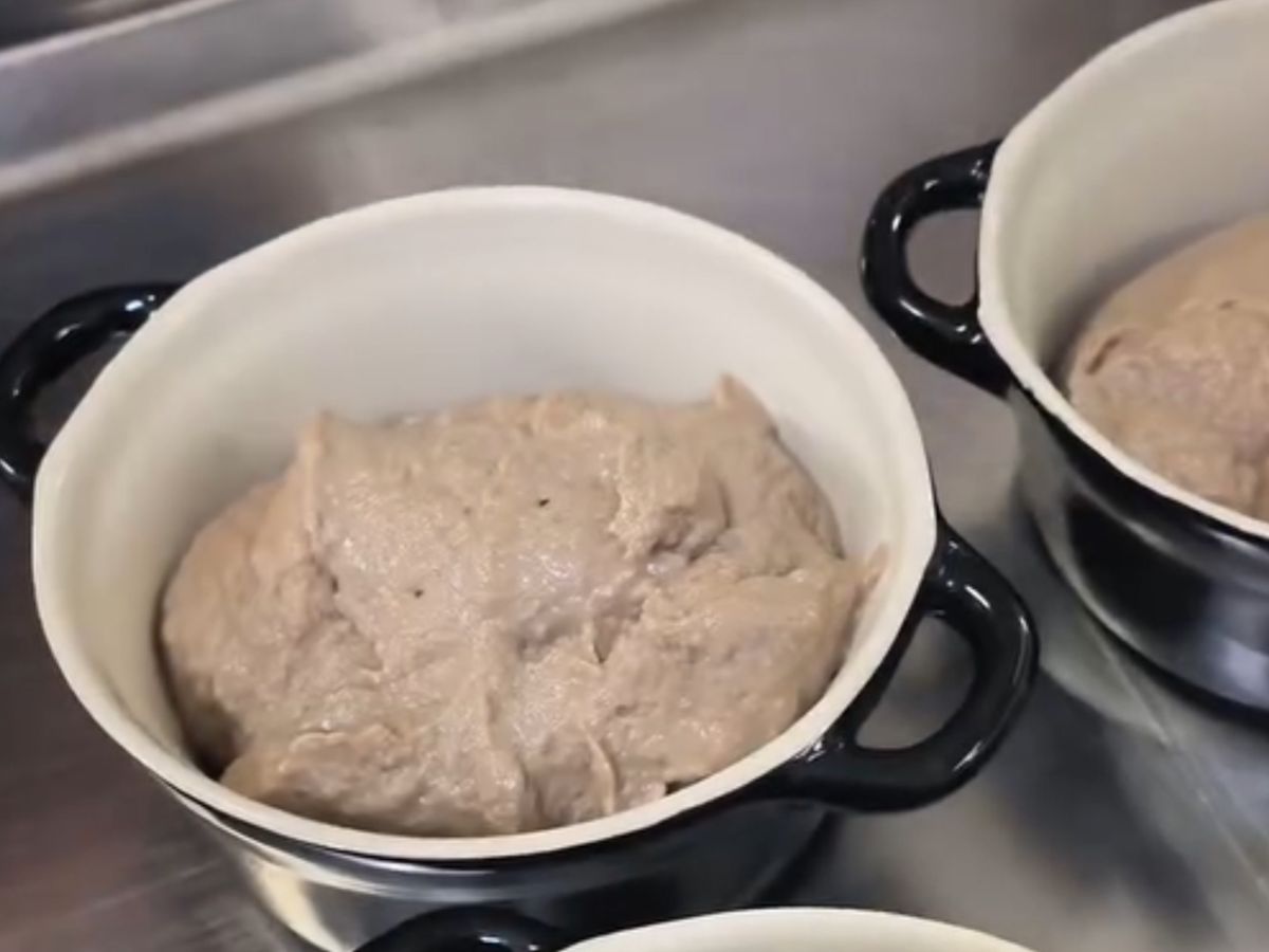 El hígado, transformado en una crema untuosa lista para hornear: una forma sencilla y deliciosa de redescubrir uno de los alimentos más nutritivos que existen.