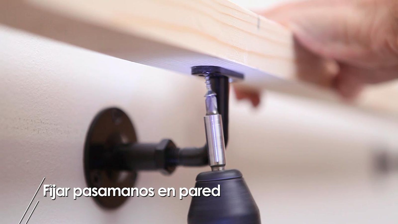 Como fijar un pasamanos en la pared paso 7 Como fijar un pasamanos en la pared paso 7