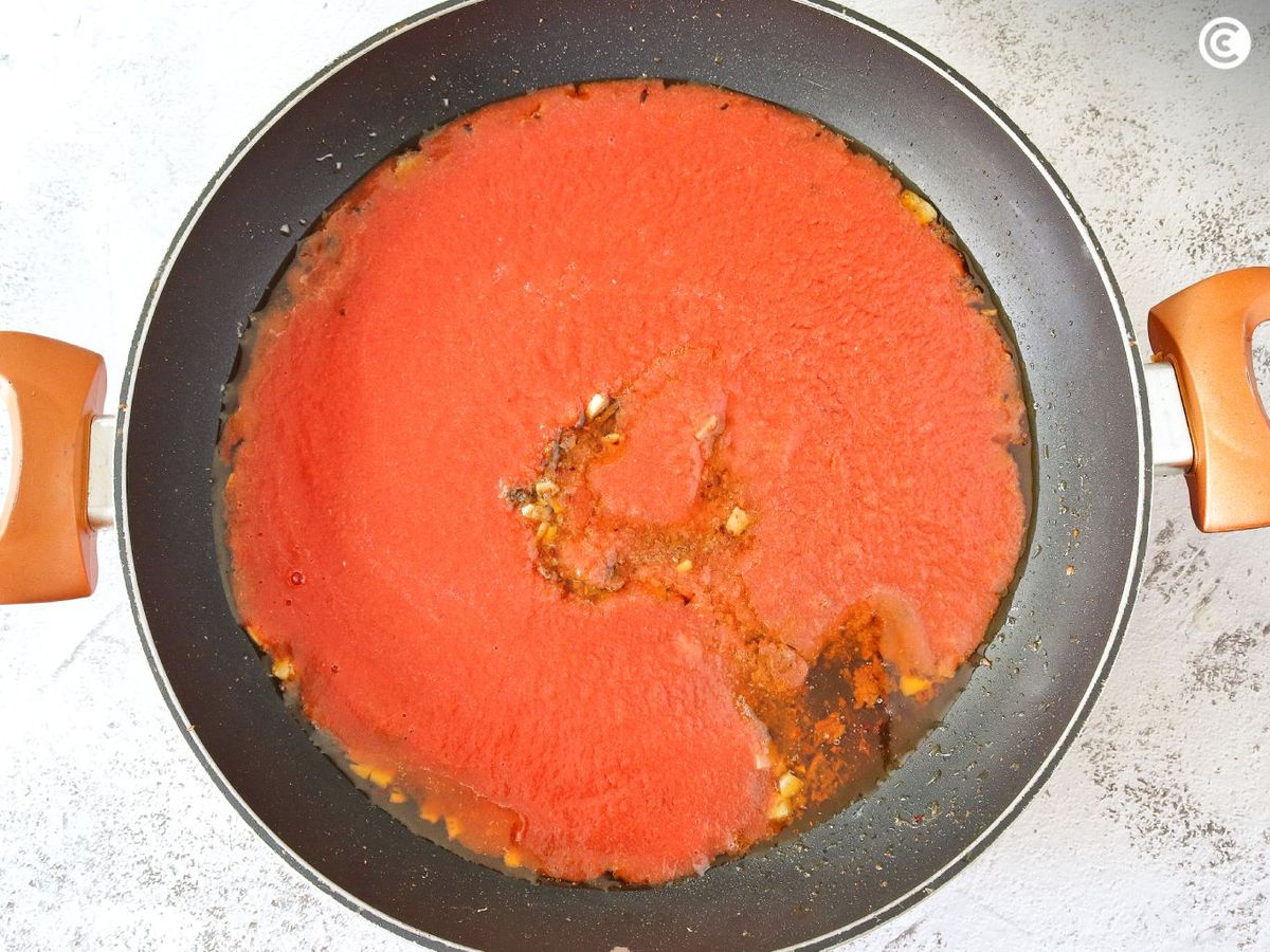 Tomate para hacer los espaguetis a la putanesca