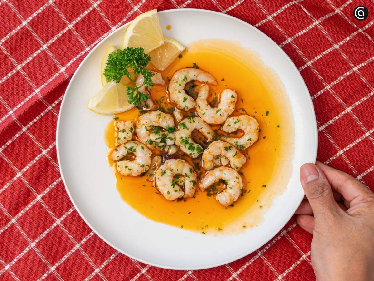 Gambas al ajillo en freidora de aire, el aperitivo caliente mientras se hace la comida