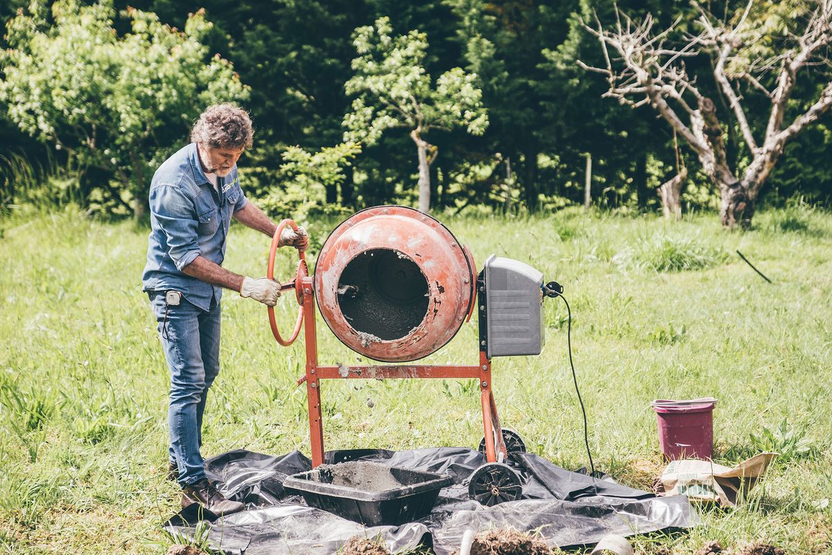 Cómo instalar un desagüe y una arqueta en el jardín paso 7