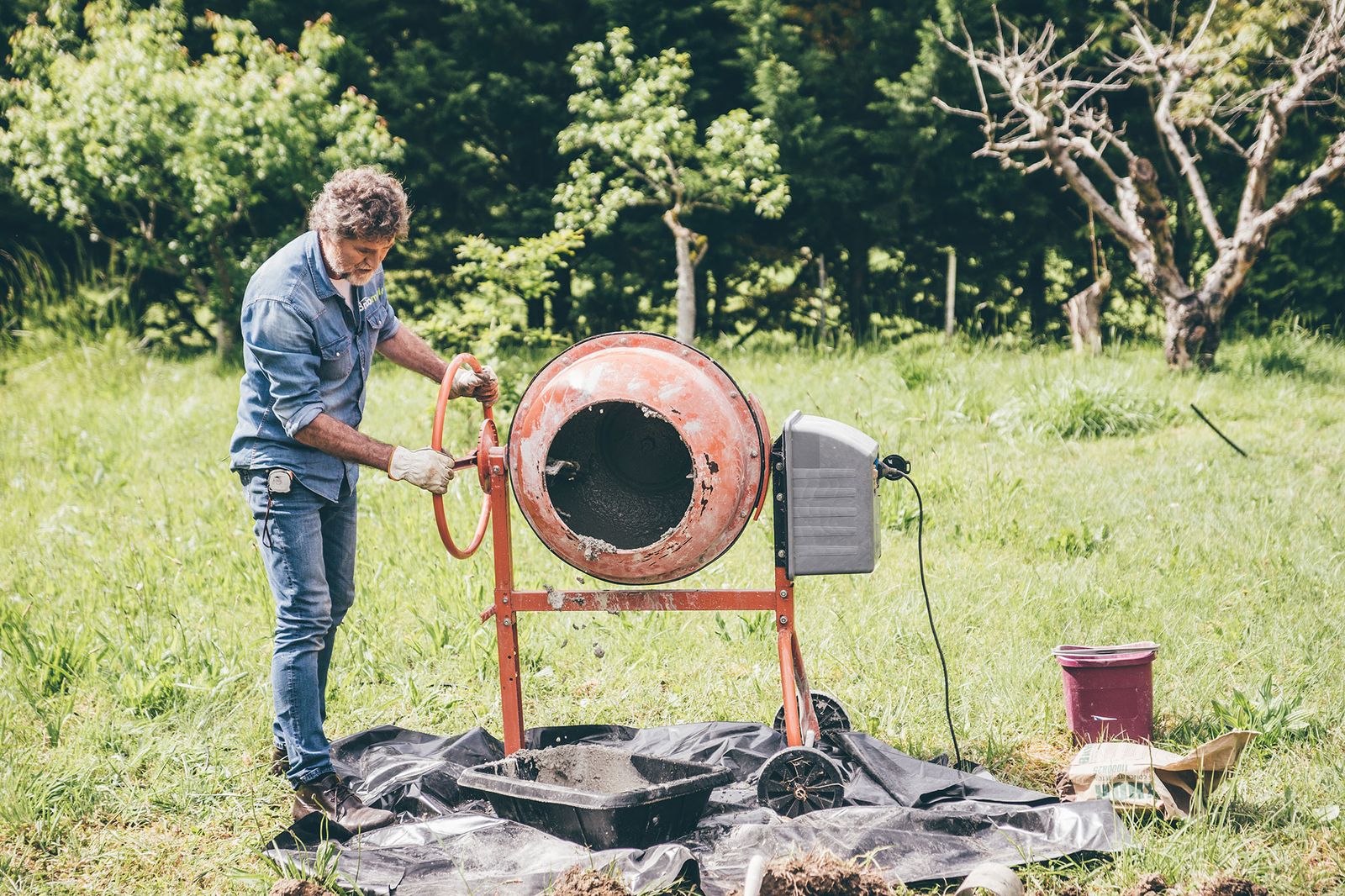 Cómo instalar un desagüe y una arqueta en el jardín paso 7