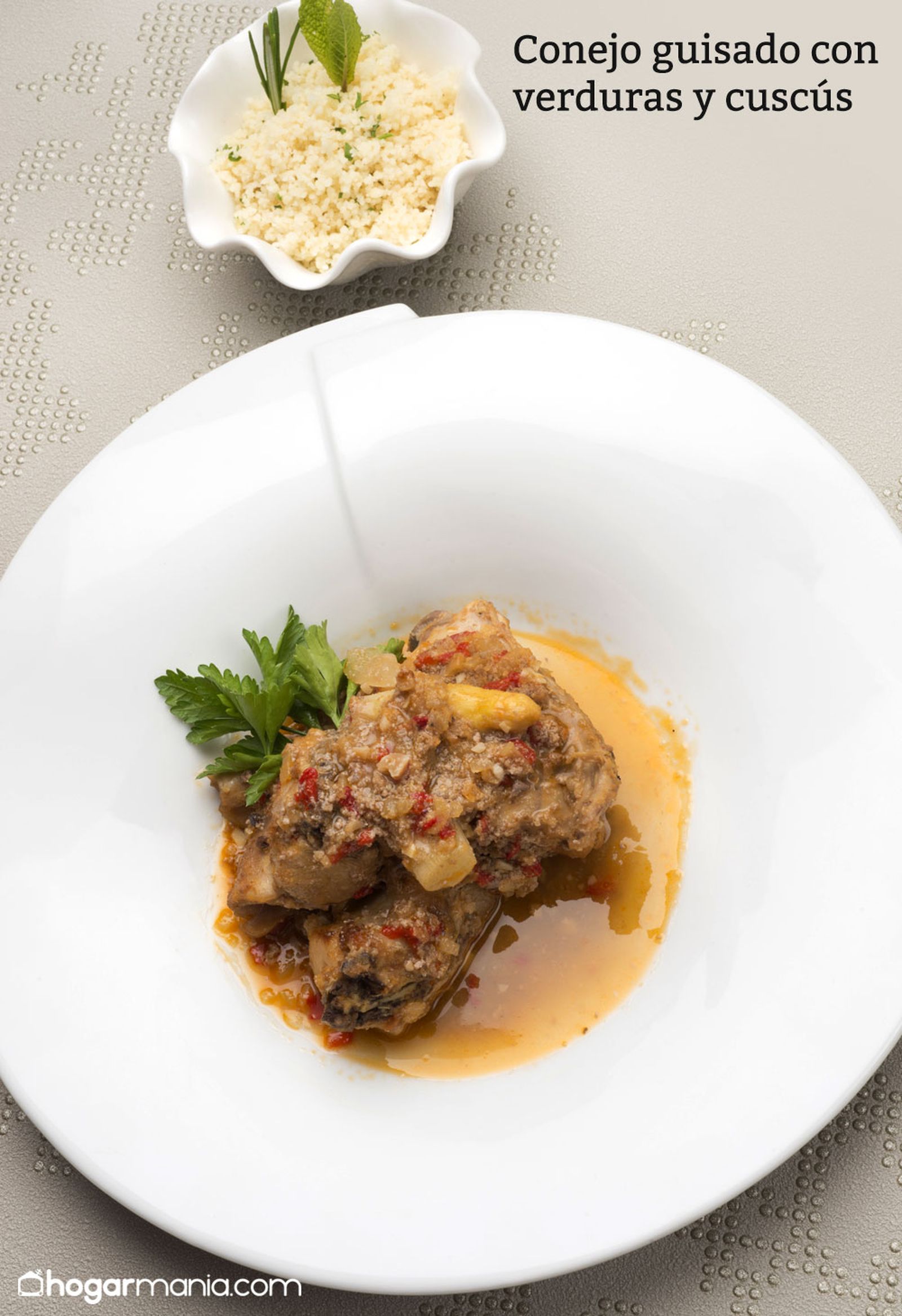 HCTU0338 Conejo guisado con verduras y cuscus vertical xl HCTU0338 Conejo guisado con verduras y cuscus vertical xl