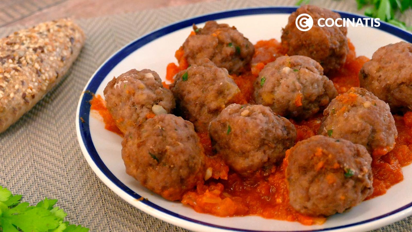 Acompáñalas de arroz blanco, verduras o patatas Receta de albóndigas con salsa de tomate paso 6
