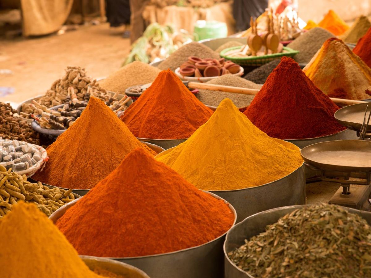Los mercados tradicionales son el mejor lugar para encontrar especias frescas y auténticas.