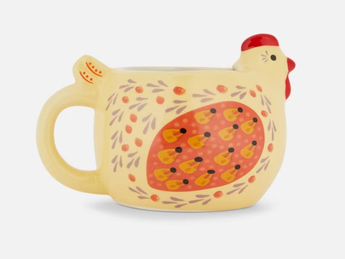 Taza con forma de gallina.