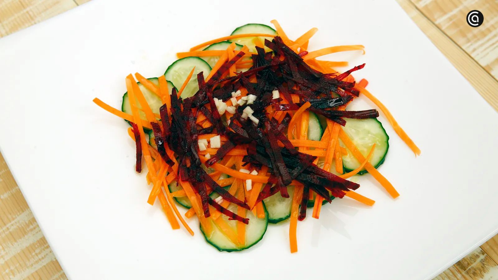 Ensalada de pepino, remolacha y zanahoria, de Karlos Arguiñano