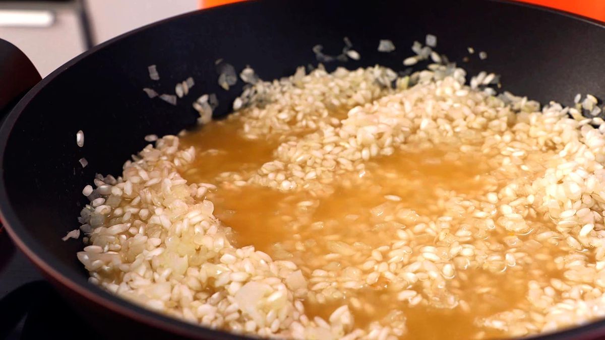 Receta de risotto de queso con espinacas y nueces  paso 2
