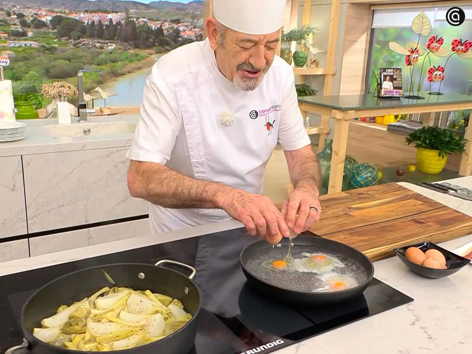 Haz los huevos escalfados Haz los huevos escalfados
