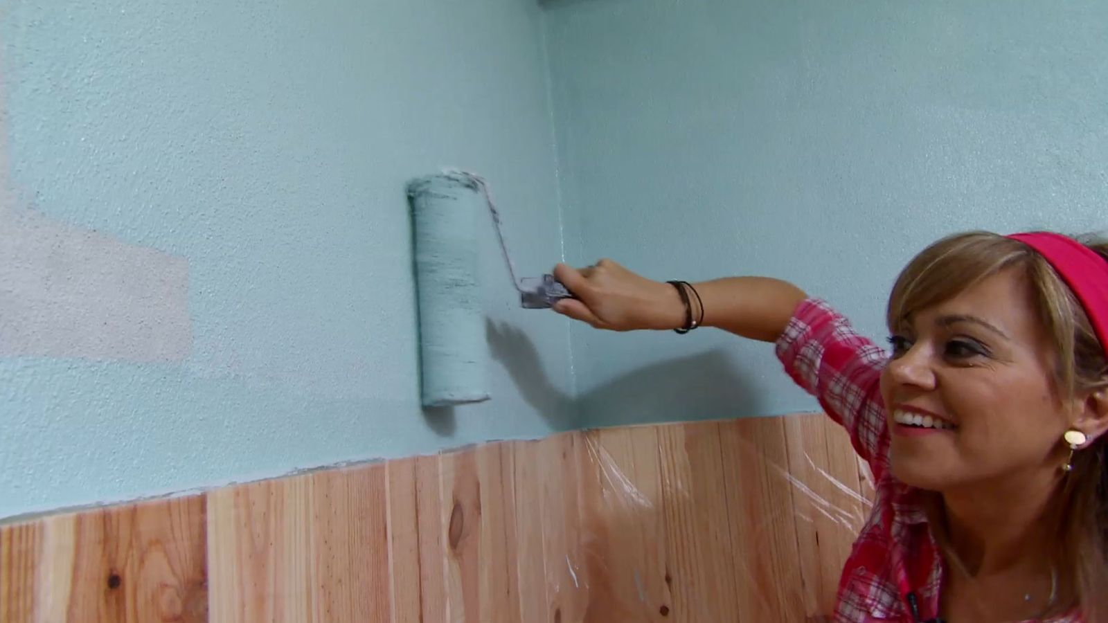 Aseo con friso de madera blanco paso 6 Aseo con friso de madera blanco paso 6
