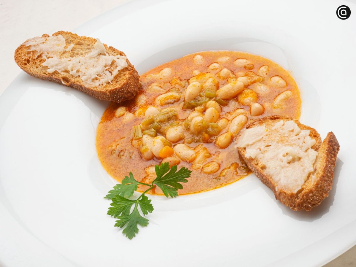 Pochas con refrito de pimentón, receta fácil de Karlos Arguiñano