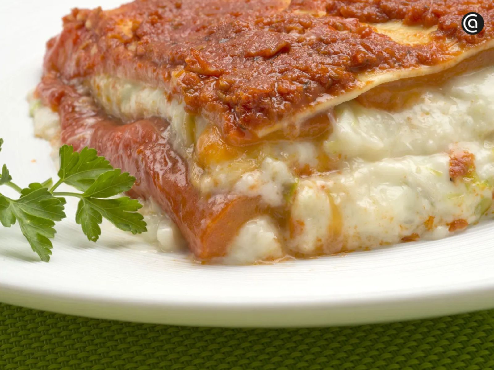 Un plato con sabor marinero: el bacalao y los pimientos morrones forman un dúo sabroso y diferente en esta versión de lasaña.