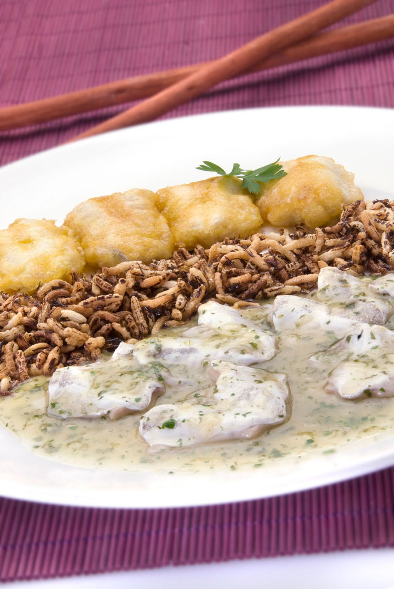 Kokotxas dos gustos con arroz frito Kokotxas dos gustos con arroz frito