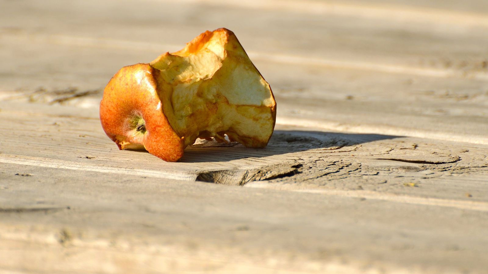 Una enzima es la causante del color amarronado de la fruta