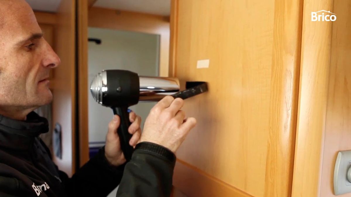 Como quitar pegatinas, adhesivos o vinilos con calor paso 3