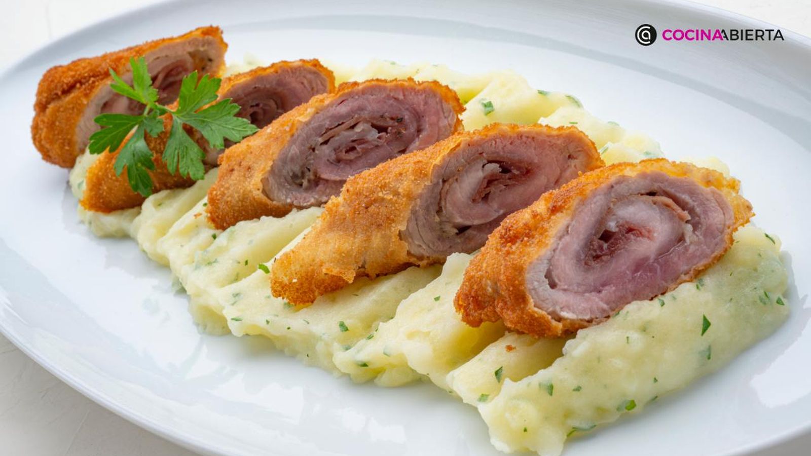 Flamenquines rellenos de jamón serrano con puré de patata Flamenquines rellenos de jamón serrano con puré de patata