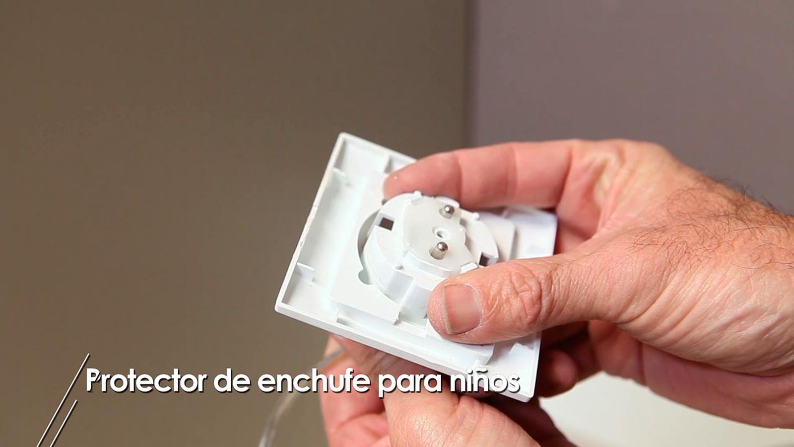 Protector de enchufes para niños paso 5 Protector de enchufes para niños paso 5