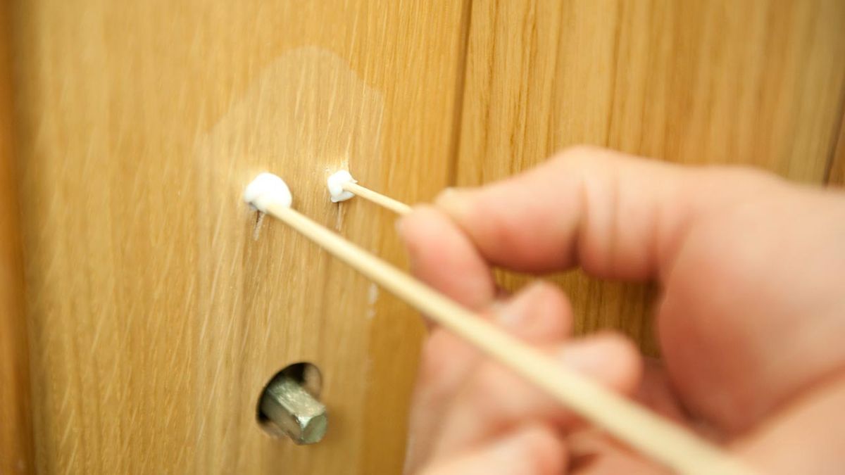 brico 0617 2 arreglar sujecion. manilla puerta paso 6