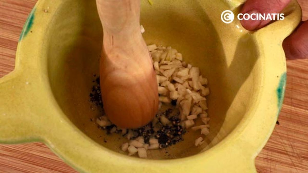 Receta de carne de conejo troceada a la cazadora  paso 1