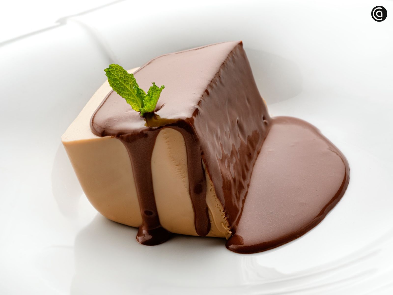 Panna cotta de café con crema de chocolate, receta de Karlos Arguiñano