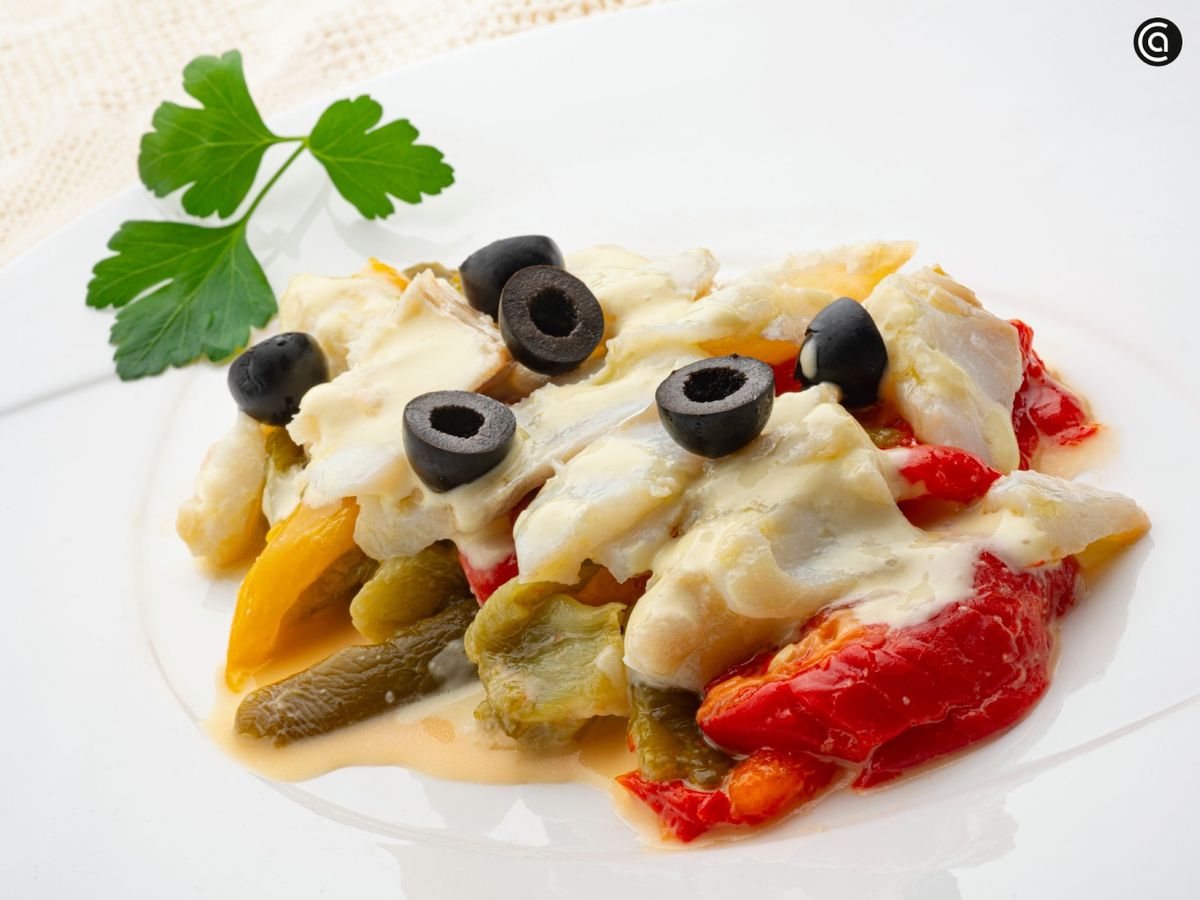 Ensalada de pimientos tricolor y bacalao al estilo Karlos Arguiñano